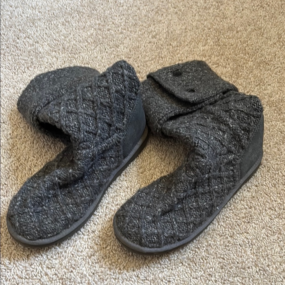 Ugg’s Cozy Knit Slipper Boots